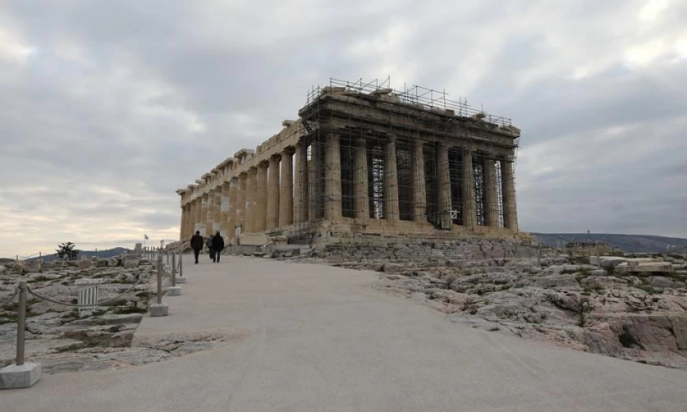 Απίστευτες εικόνες! Πλημμύρισε από την νεροποντή η Ακρόπολη - Τι απαντά η Μενδώνη